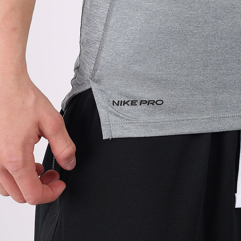 мужская серая футболка Nike Pro Tight-Fit Short-Sleeve Top BV5631-085 - цена, описание, фото 2